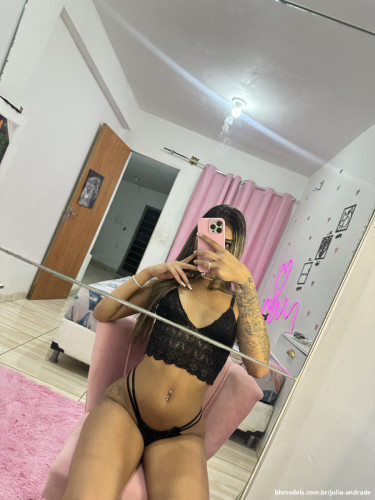 Julia Andrade